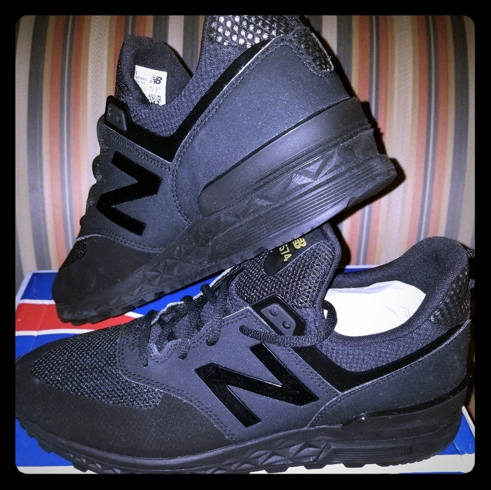 New Balance Women's Black sneakers size 10B